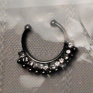 No24 - Fake 10mm Septum Ring - new, repackaged, gunmetal color